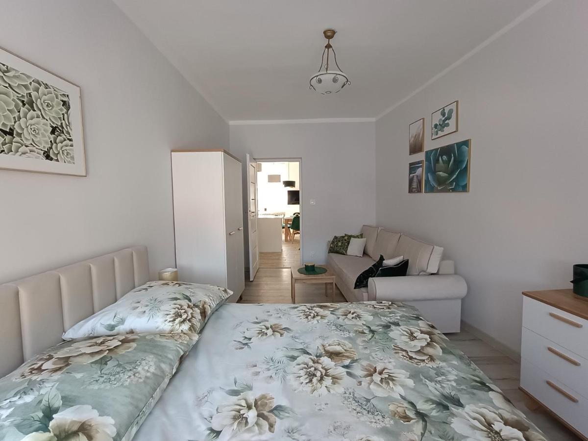 Szmaragdowy Apartament Przy Ulicy Opolskiej Tarnowskie Gory Exterior photo
